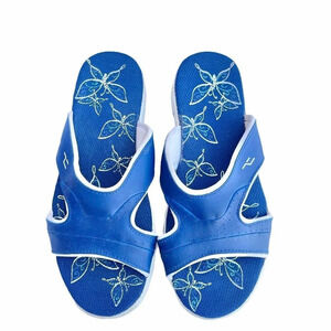TREDZ Women’s Size 7 Blue Butterflies Open Toes Slip On Sandals
